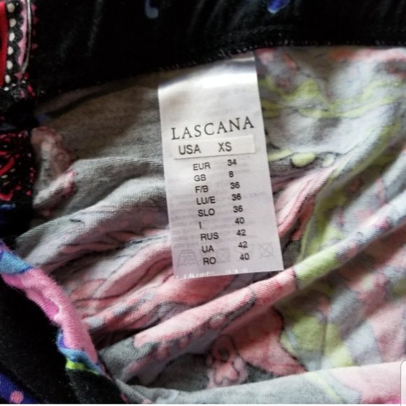 LASCANA for VENUS Two Piece Ruched with Ties Black Top and Floral Skirt - Picture 9 of 14